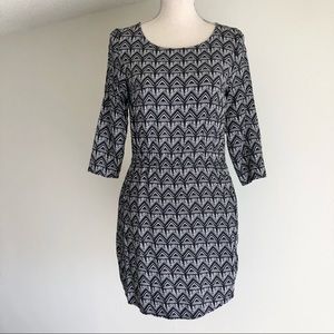 🟡3/$25 Divided graphic dress